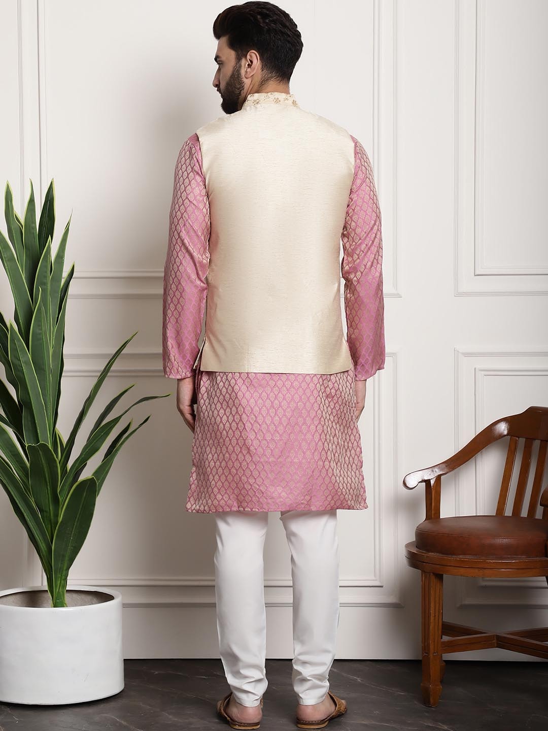 Sojanya Men Pink Ethnic Motifs Kurta with Pyjamas & Nehru Jacket 