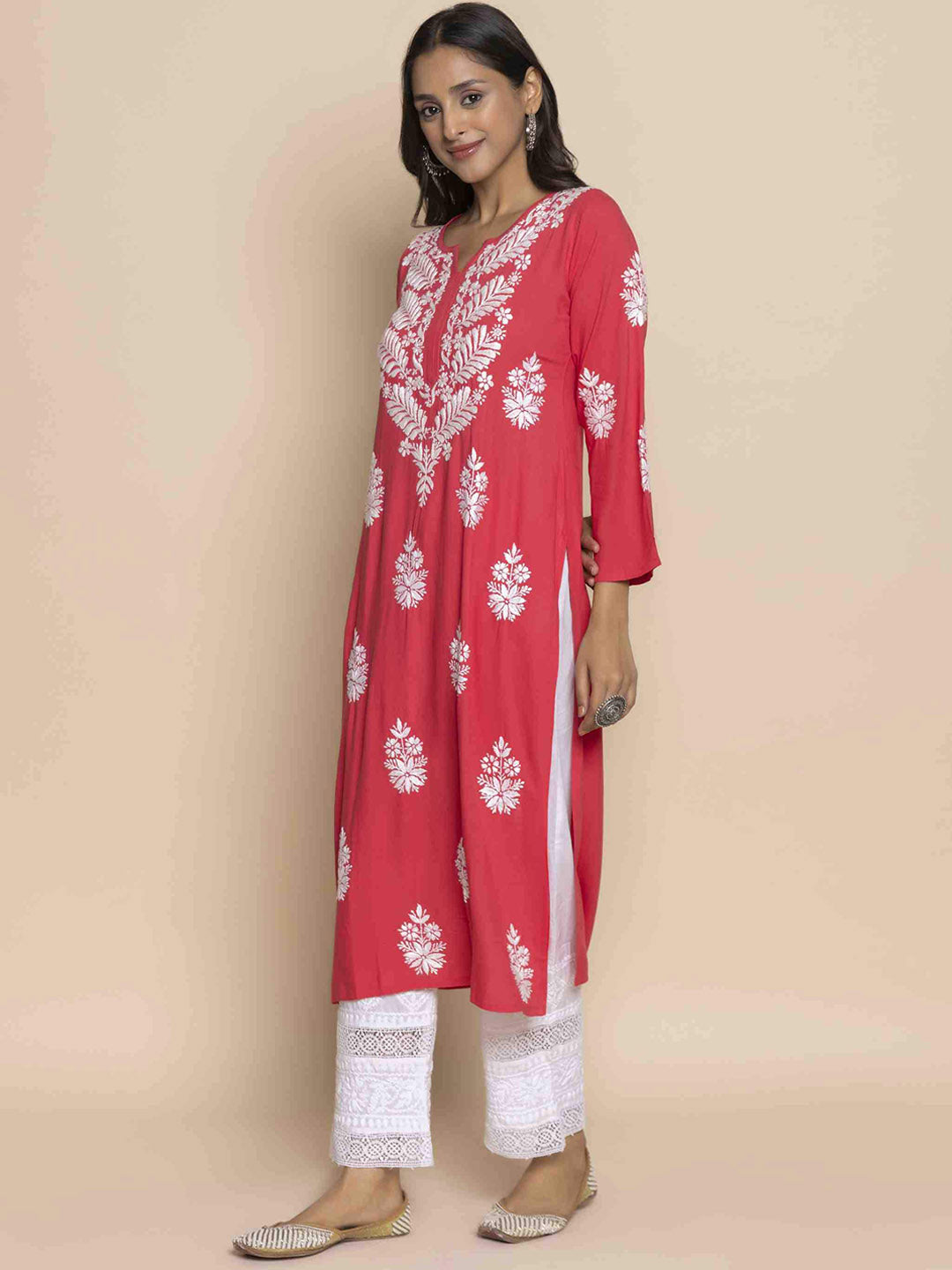 HOUSE OF KARI Floral Chikankari Embroidered Notched Round Neck Straight Kurta 
