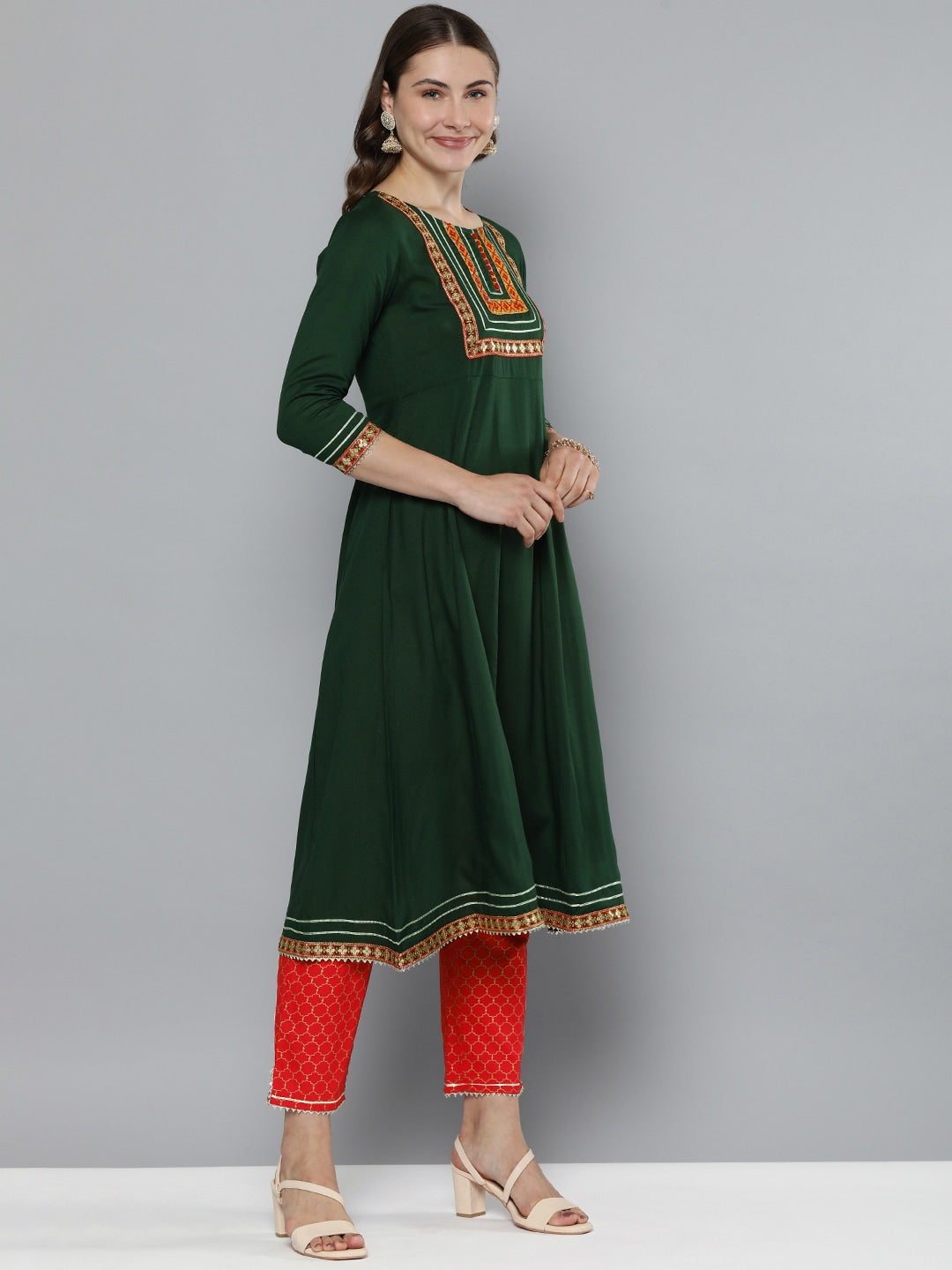 HERE&NOW Floral Yoke Design Regular Thread Work Kurta with Trousers & With Dupatta