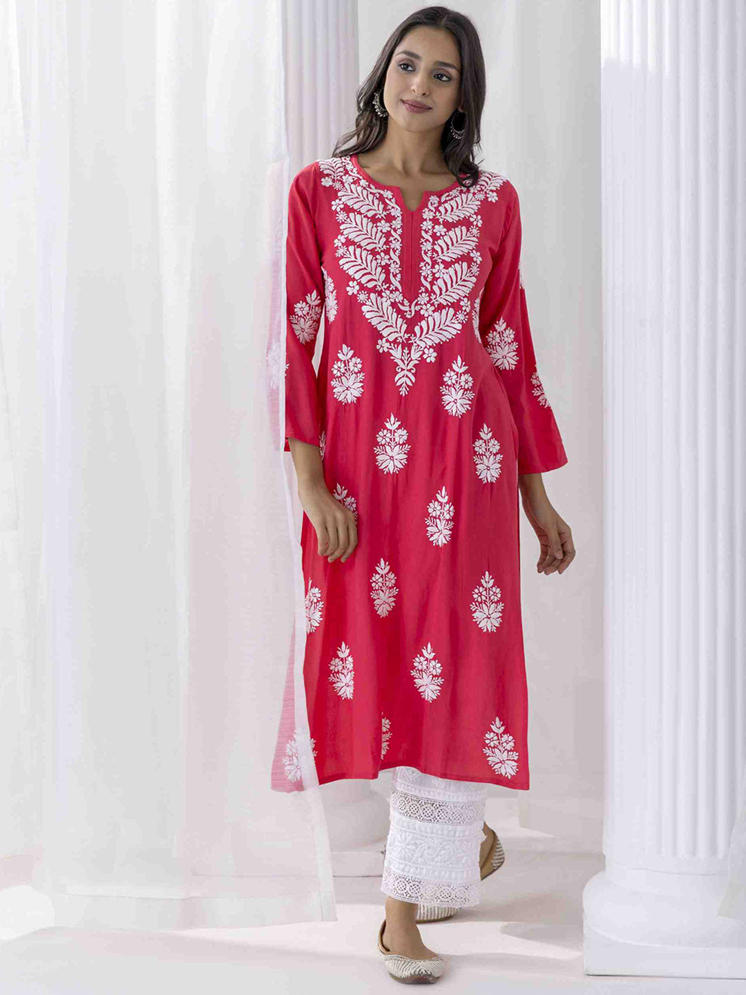 HOUSE OF KARI Floral Chikankari Embroidered Notched Round Neck Straight Kurta 