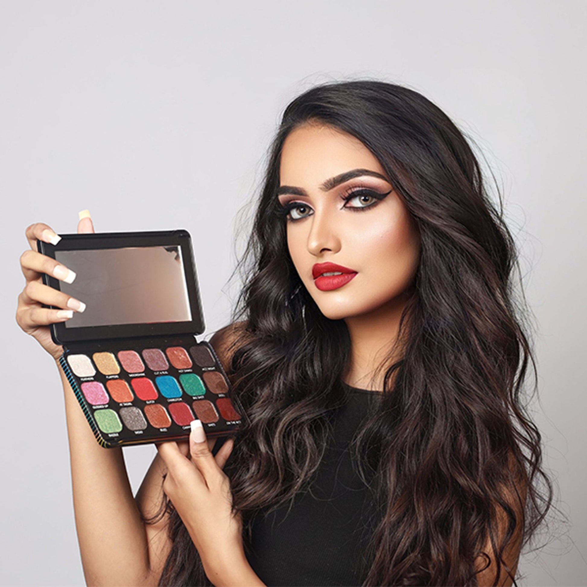 Europe Girl 18 colour Diamond Eyeshadow Palette - Dazzle Light