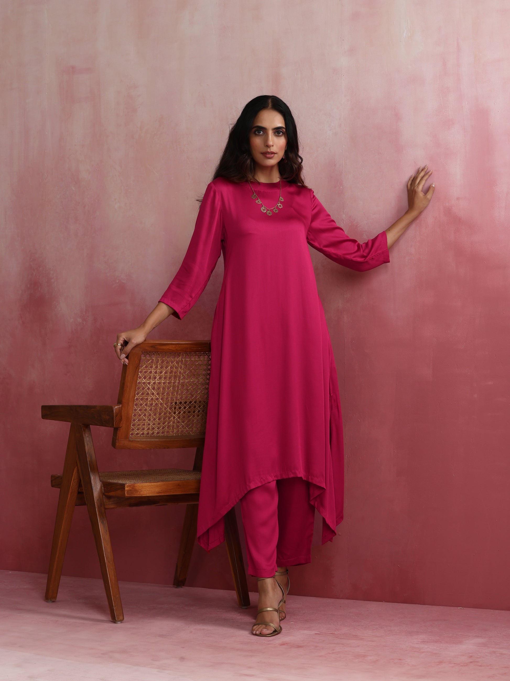 trueBrowns Magenta Highlow Modal Kurta Set 