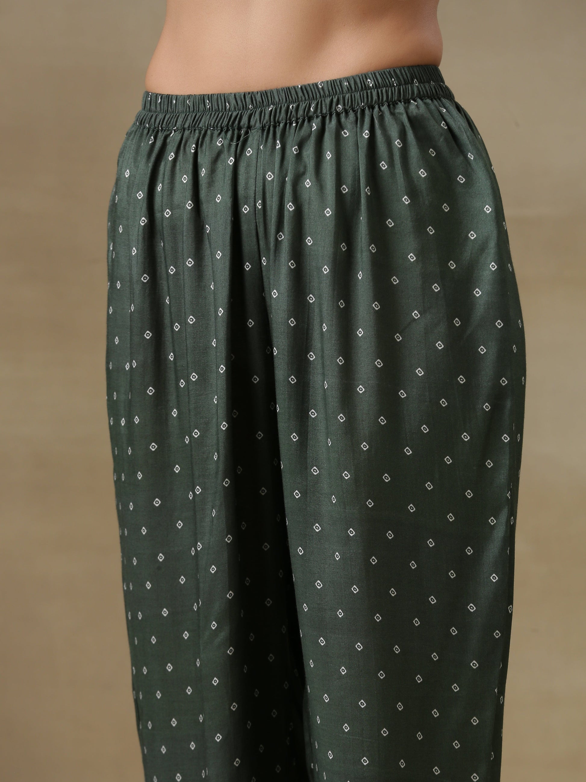 trueBrowns Dark Green Bandhani Printed Silk Side Gathered Kurta Pant Set 