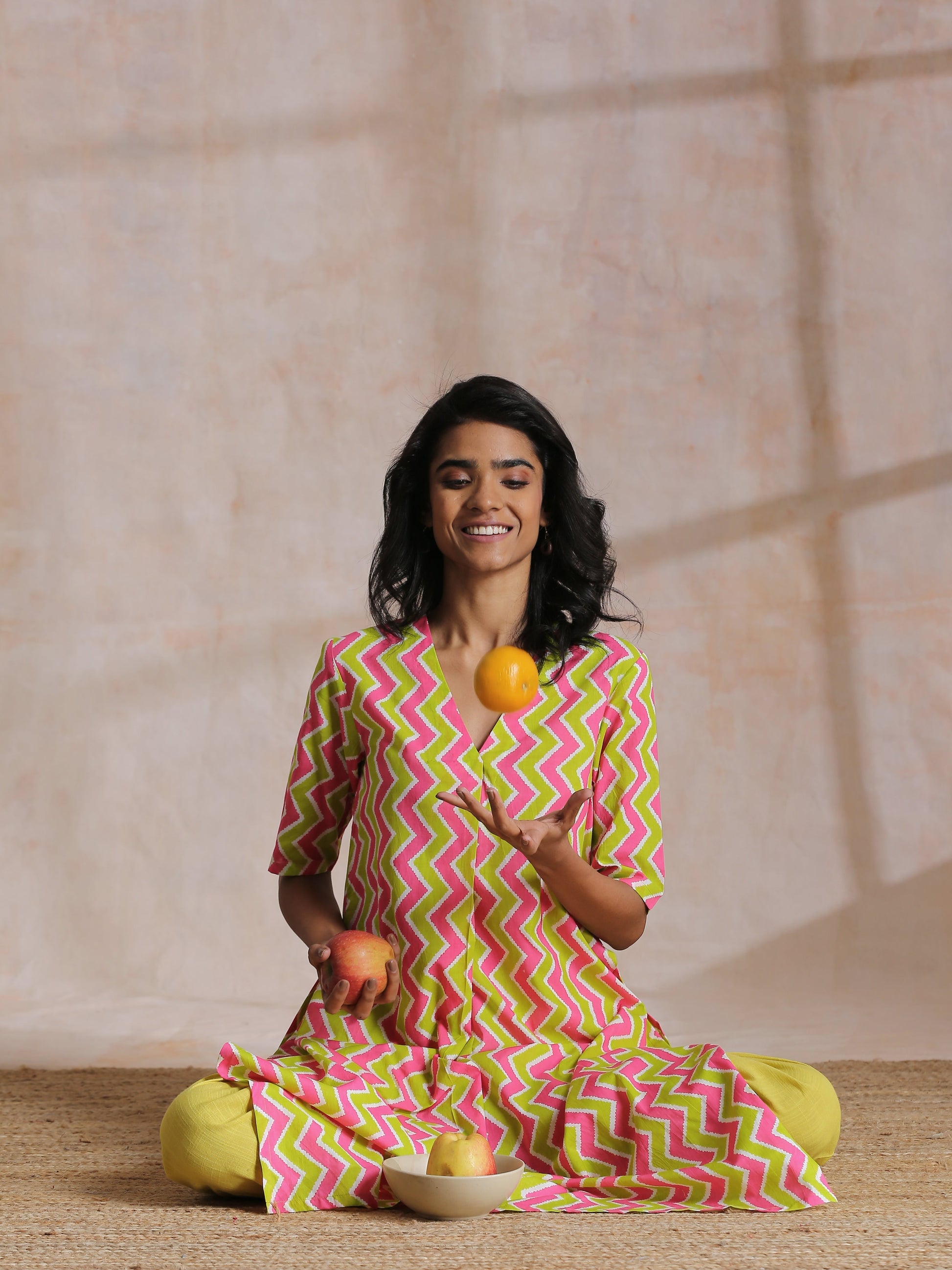 trueBrowns Lime Pink Zig-Zag Lines Print Cotton Kurta Pant Set | Swadesiicart