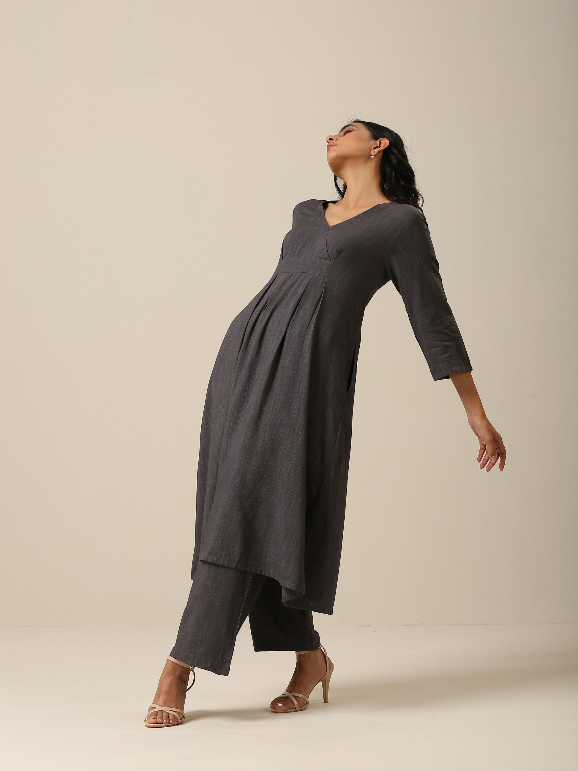 trueBrowns Slate Grey Slub Texture Overlap Pleat Kurta Pant Set 