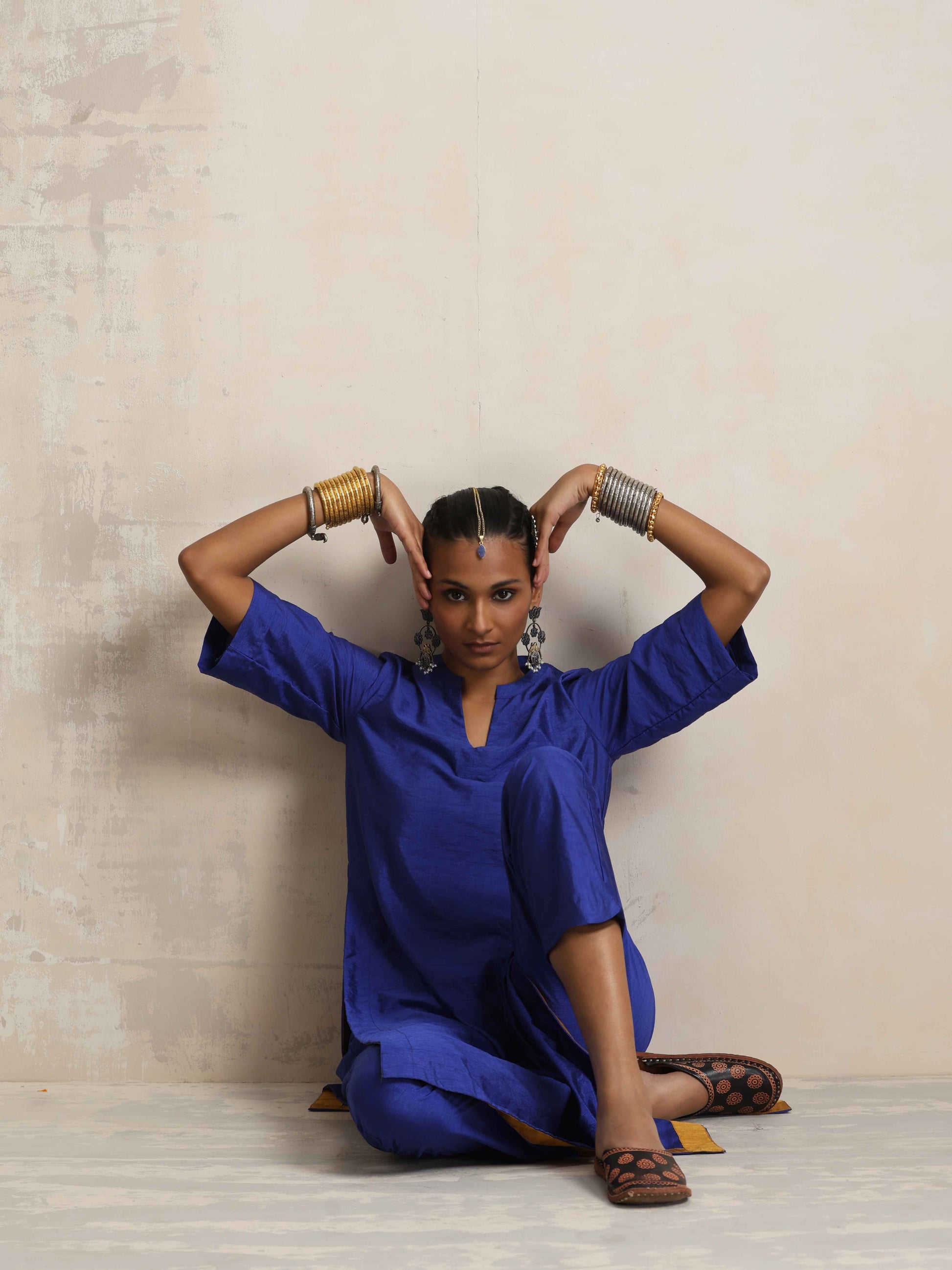 trueBrowns Blue Silk High Slit Kurta Set 