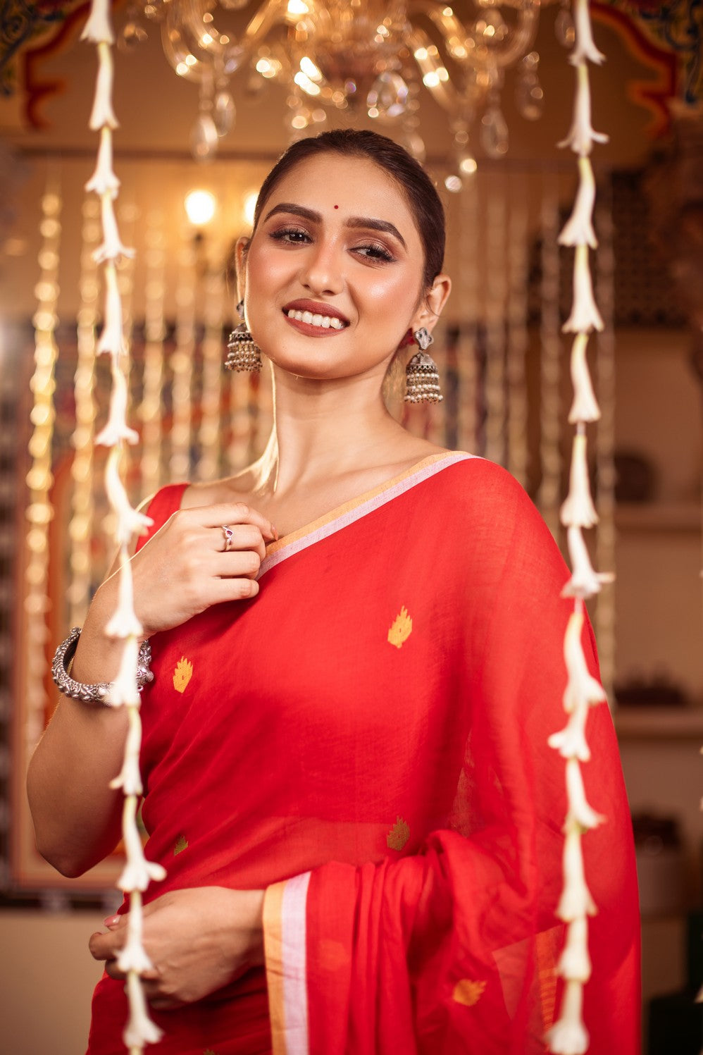 Very Much Indian Mastaani - Pure Mul Jamdhani Cotton Handloom Saree with Beautiful Diamond Weaves - Red | Swadesiicart