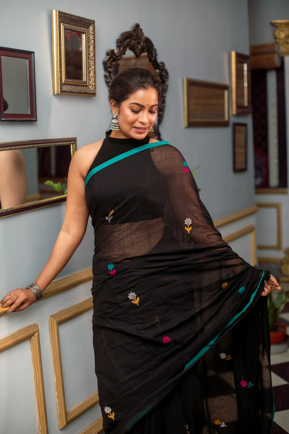 Very Much Indian Mastaani - Pure Mul Cotton Handloom Saree with Beautiful Floral Weaves - Black | Swadesiicart