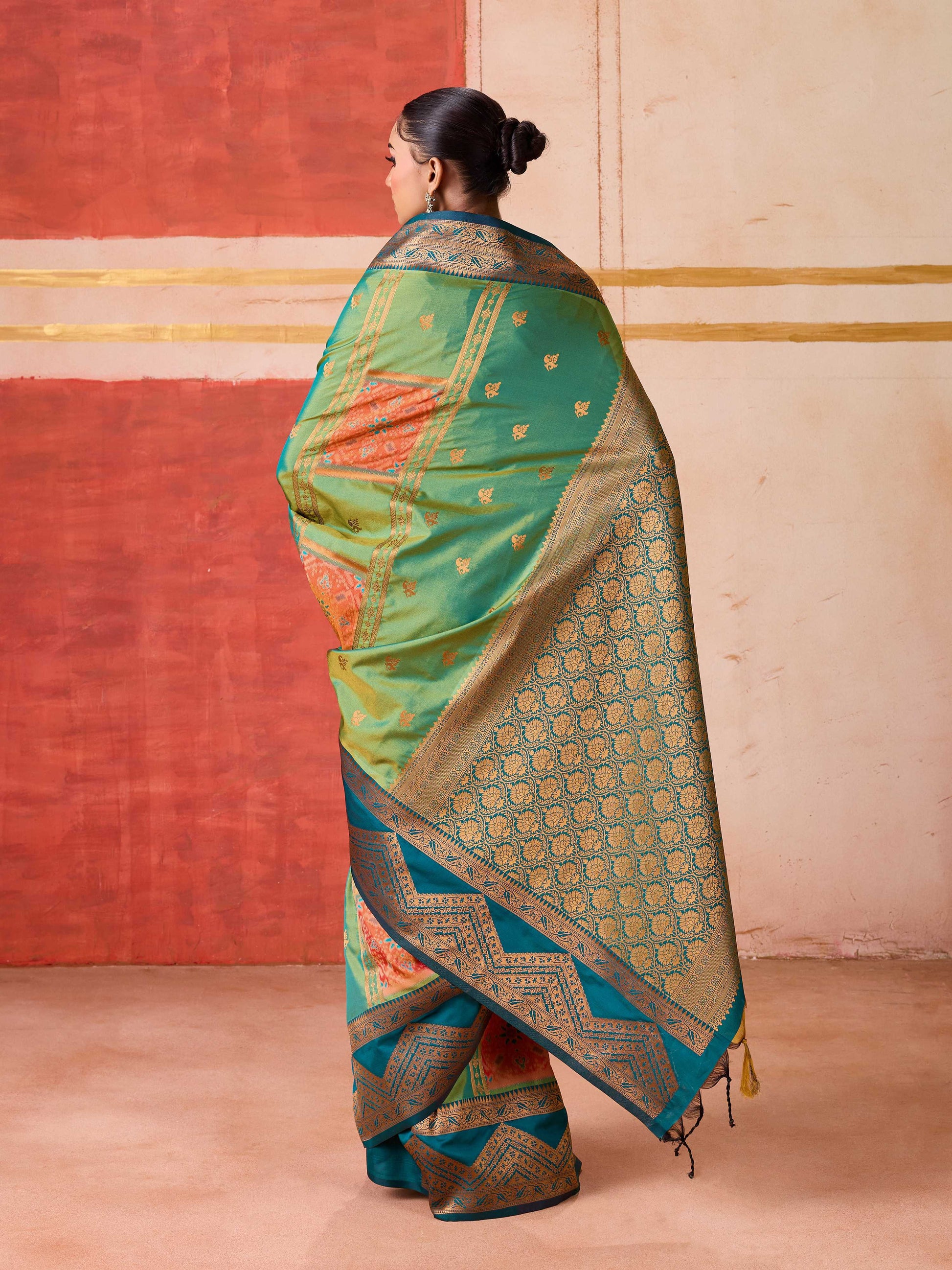 Aastha Fashion Green Pure Silk Handloom Weaving Saree