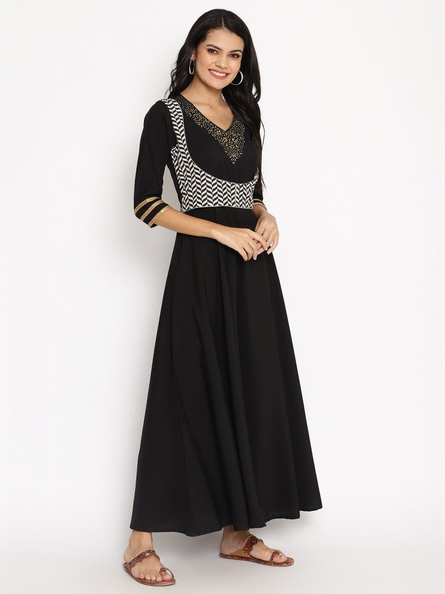 Ahalyaa Womens Black Colored Digital Print Plain Zari Kurta Set