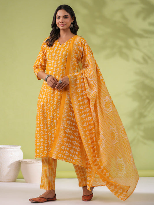 Janasya Regular Poly Cotton Mustard Gemometric V-Neck Kurta Set 