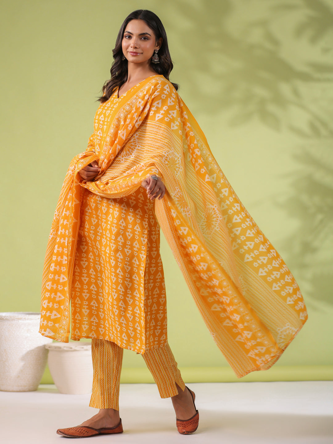 Janasya Regular Poly Cotton Mustard Gemometric V-Neck Kurta Set 