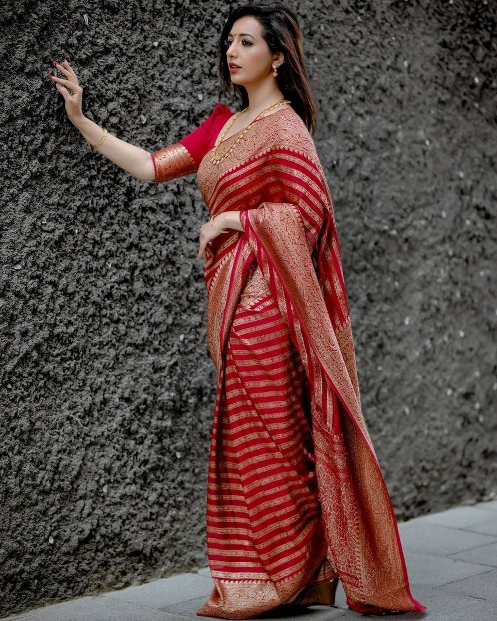 Vamika Weaving Banarasi Jacquard Red Kanjivaram Saree | Swadesiicart