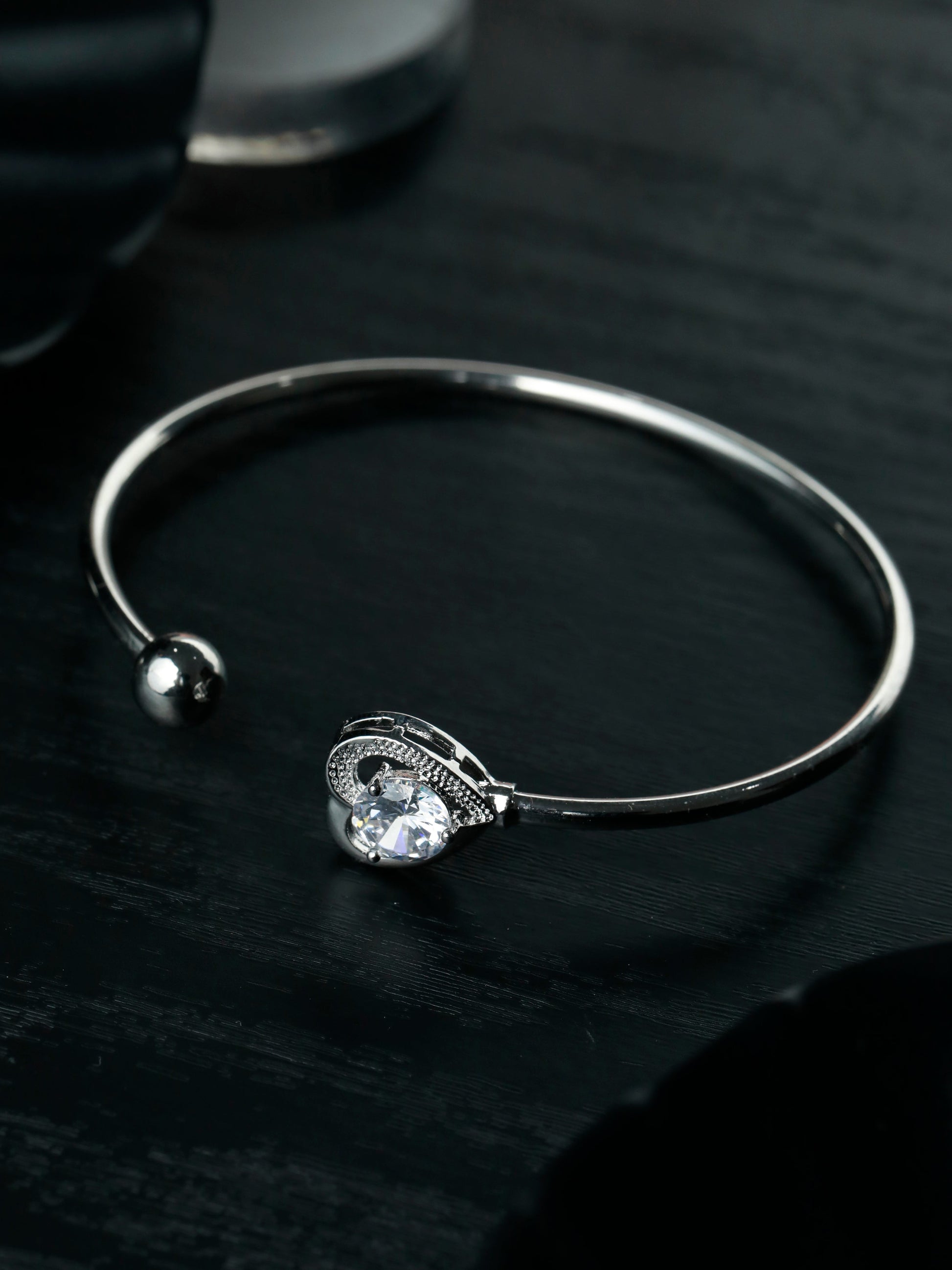 Priyaasi Women Solitaire Heart Silver Plated Bracelet 