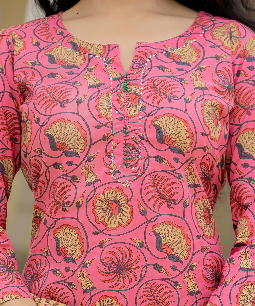 Kaajh Women's Pink Cotton Floral Printed Kurta Pant With Dupatta Set