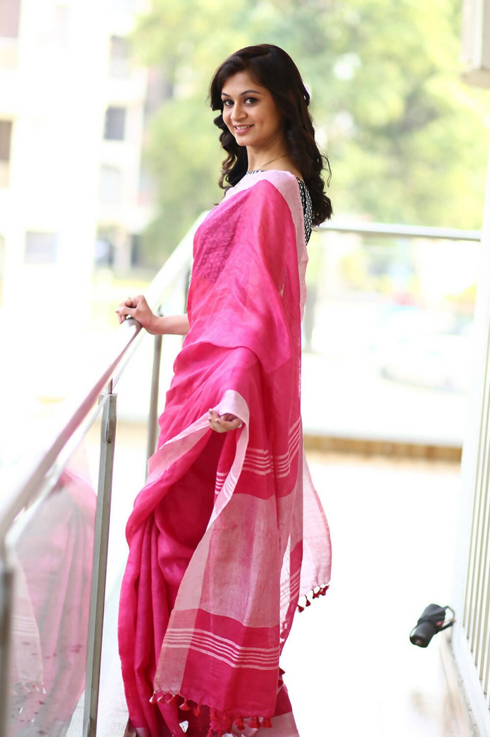 Very Much Indian Pure Linen Saree With Sleek Border And Exclusive Design - Pink - Grab2buy