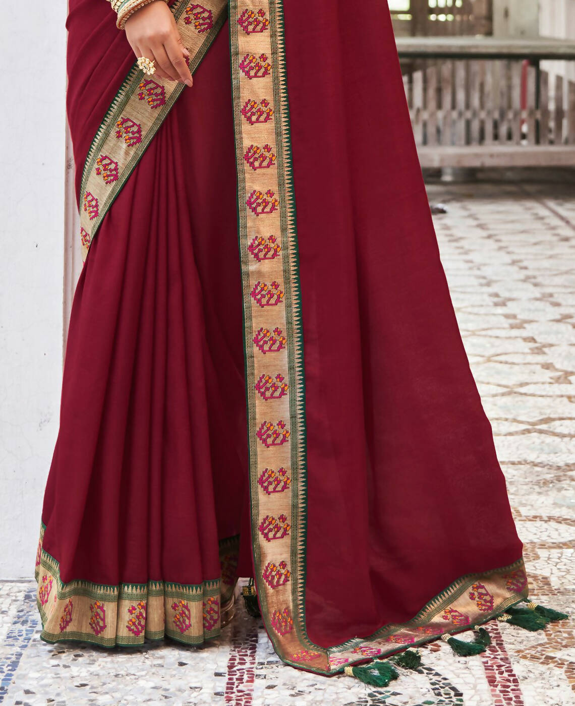 Maroon Vichitra Solid Saree With Unstitched Blouse Piece - Juhi