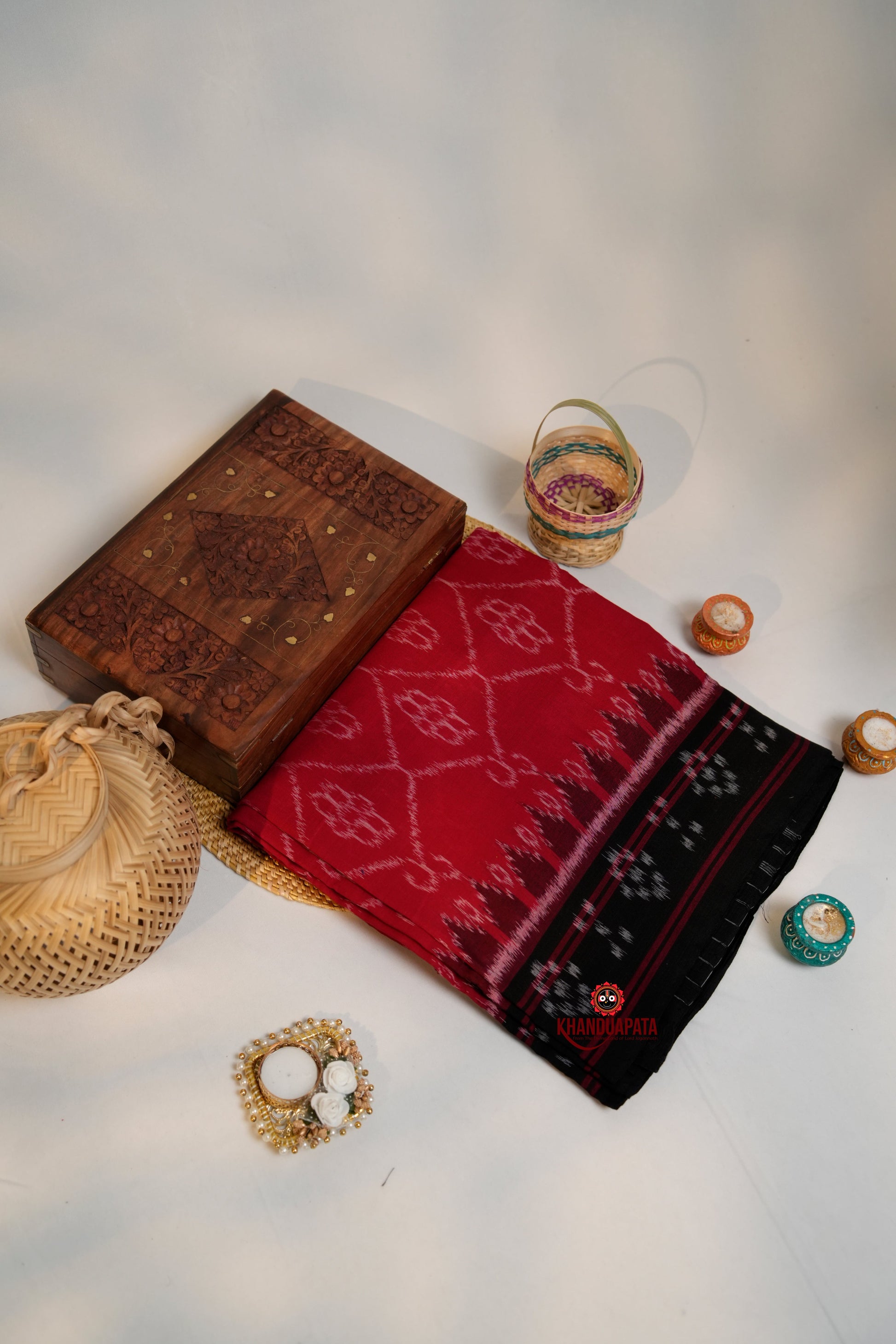 khanduapata Red & Black Oval Design Pasapali Border Cotton Saree For Women