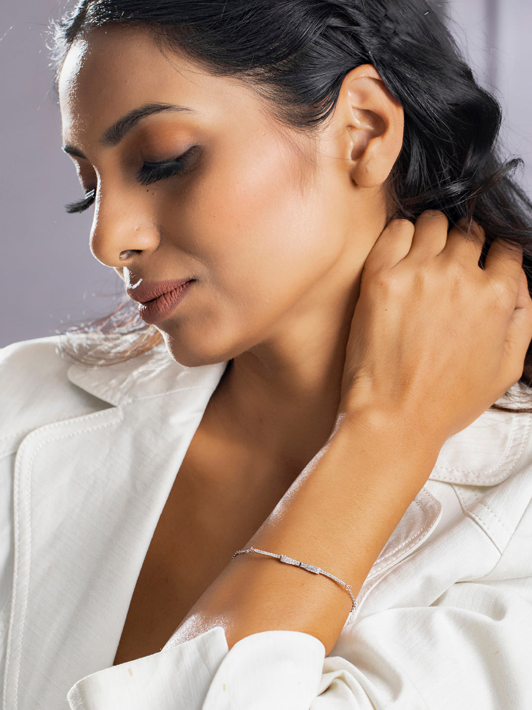 Priyaasi Women Contemparory Stones Silver Plated Link Bracelet 