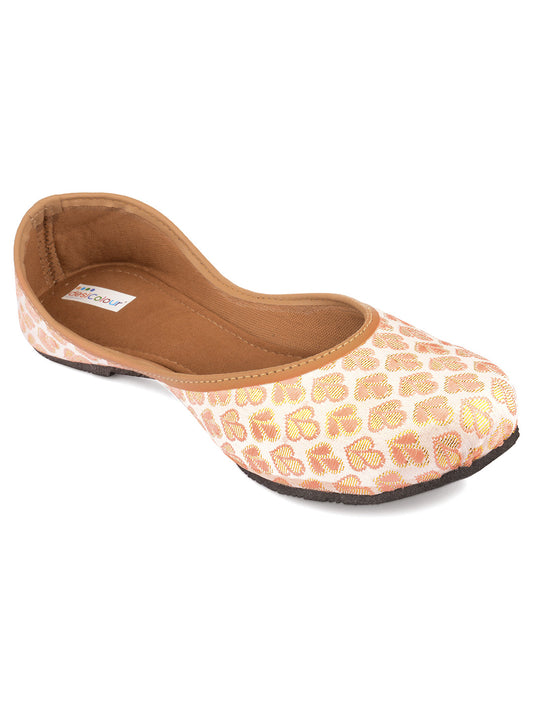 Desi Colour Women Indian Ethnic Footwear-Cushioned Peach Brocket