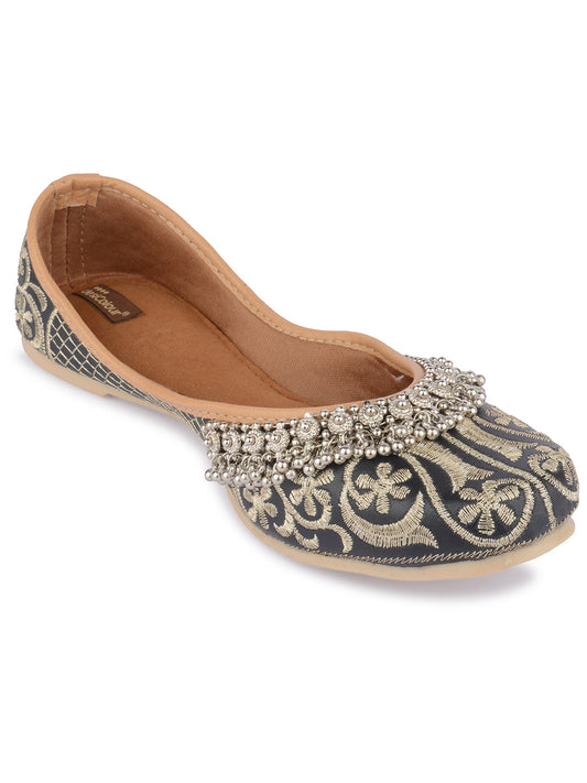 Desi Colour Women Indian Ethnic Footwear-Black Gungroo