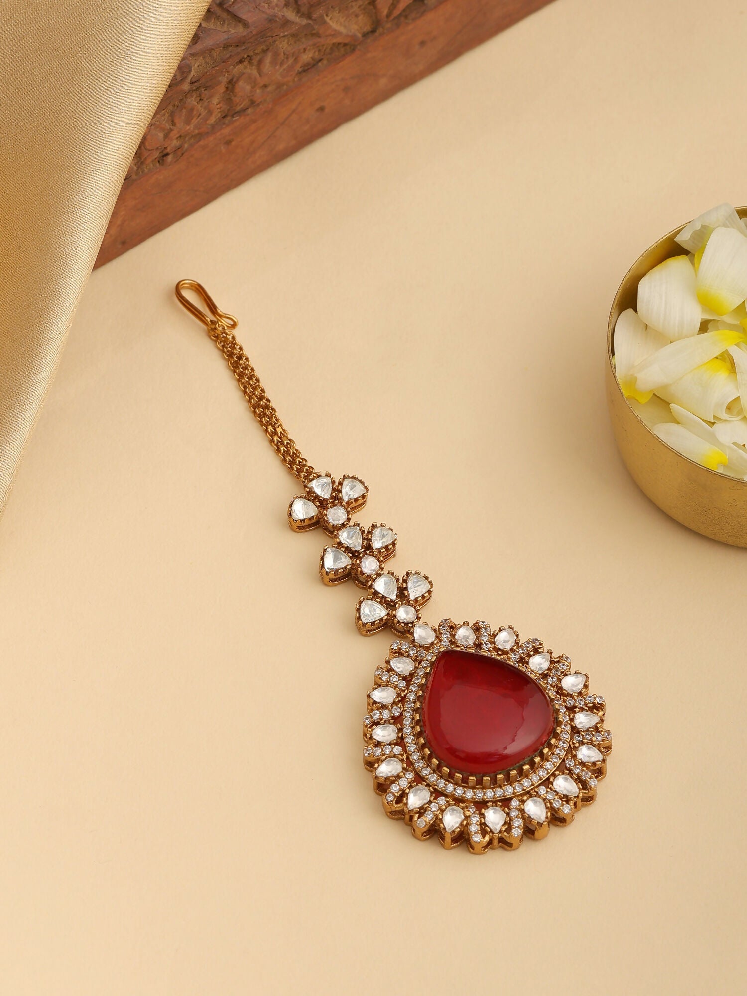 Ruby Raang Laal Shringar Tikka