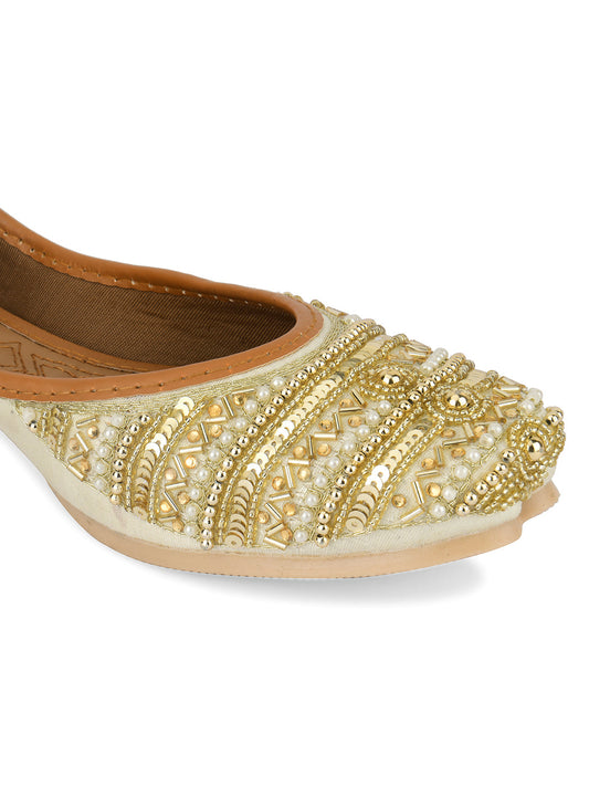 Desi Colour Women Indian Ethnic Footwear-Gold Lines Dabka