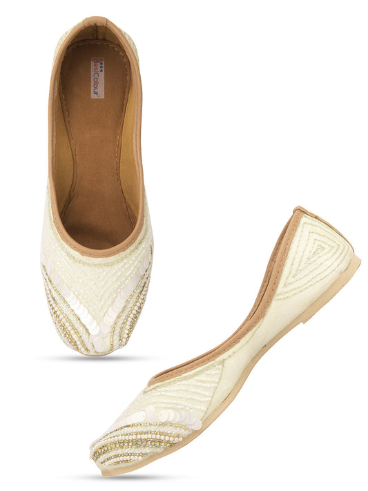 Desi Colour Women Indian Ethnic Footwear-Off White V Pearl