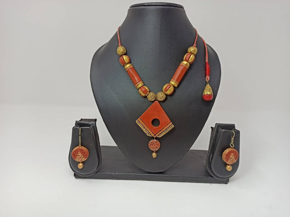 Terracotta Diamond Pendant Mini Necklace Set With Hangings