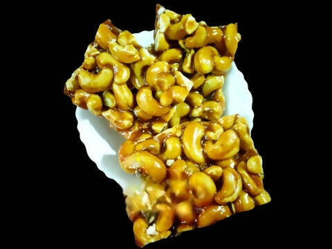 Godavari Vantillu Kaju Chikki / Cashew Chikki / Bellam Jeedipappu Achu 
