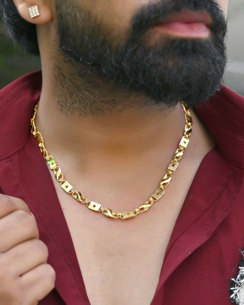 VOJ Gold-Polished Biscuit Shaped Chain With Small Heart 