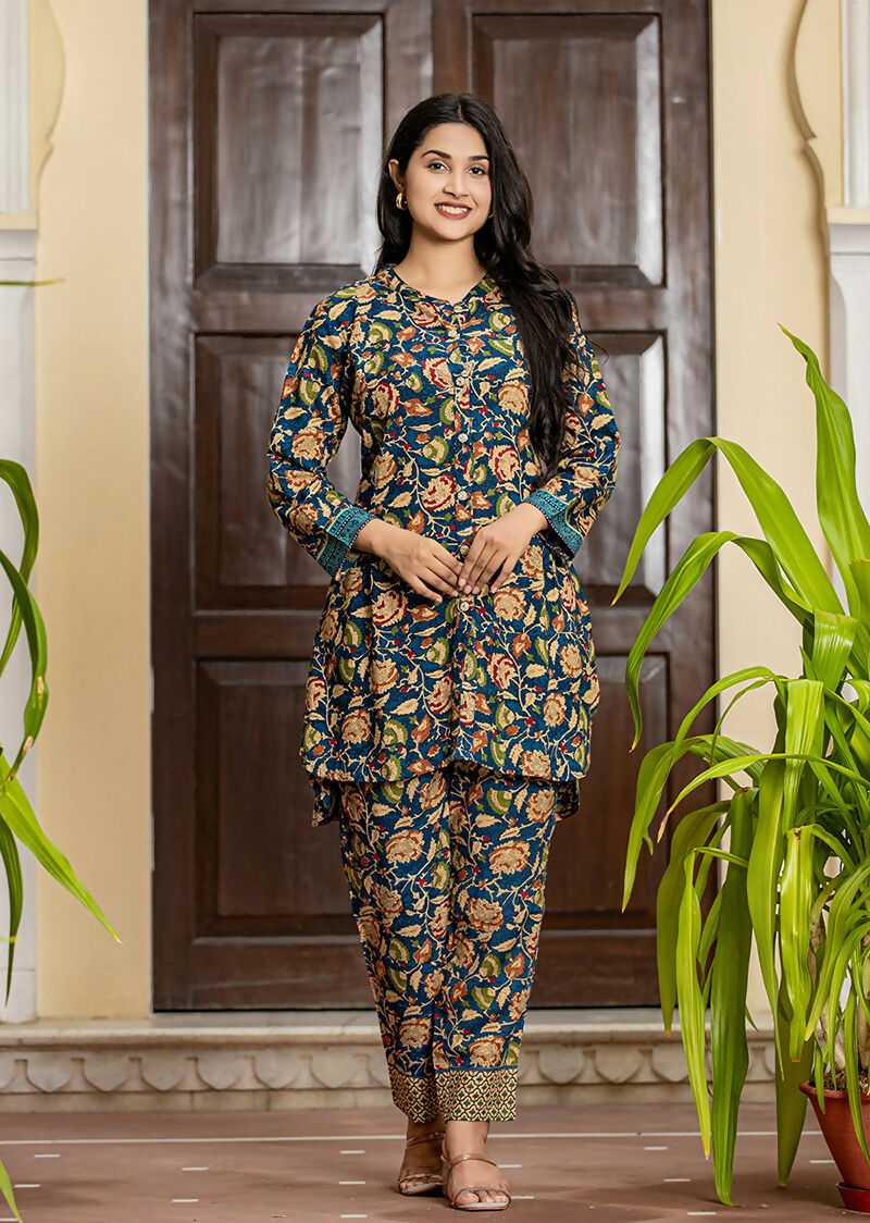 Kaajh Women's Blue Floral Printed Viscose Rayon Kurta Pant Set