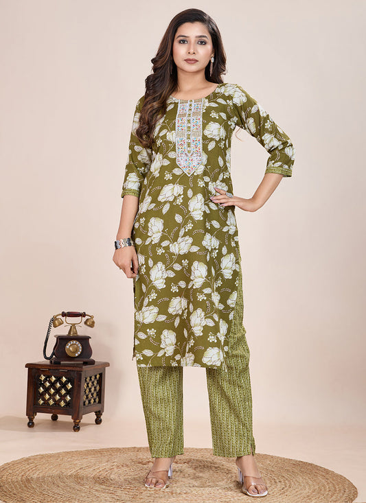 Prazu Fashion Mahendi Printed Cotton Blend Kurta Pant Set