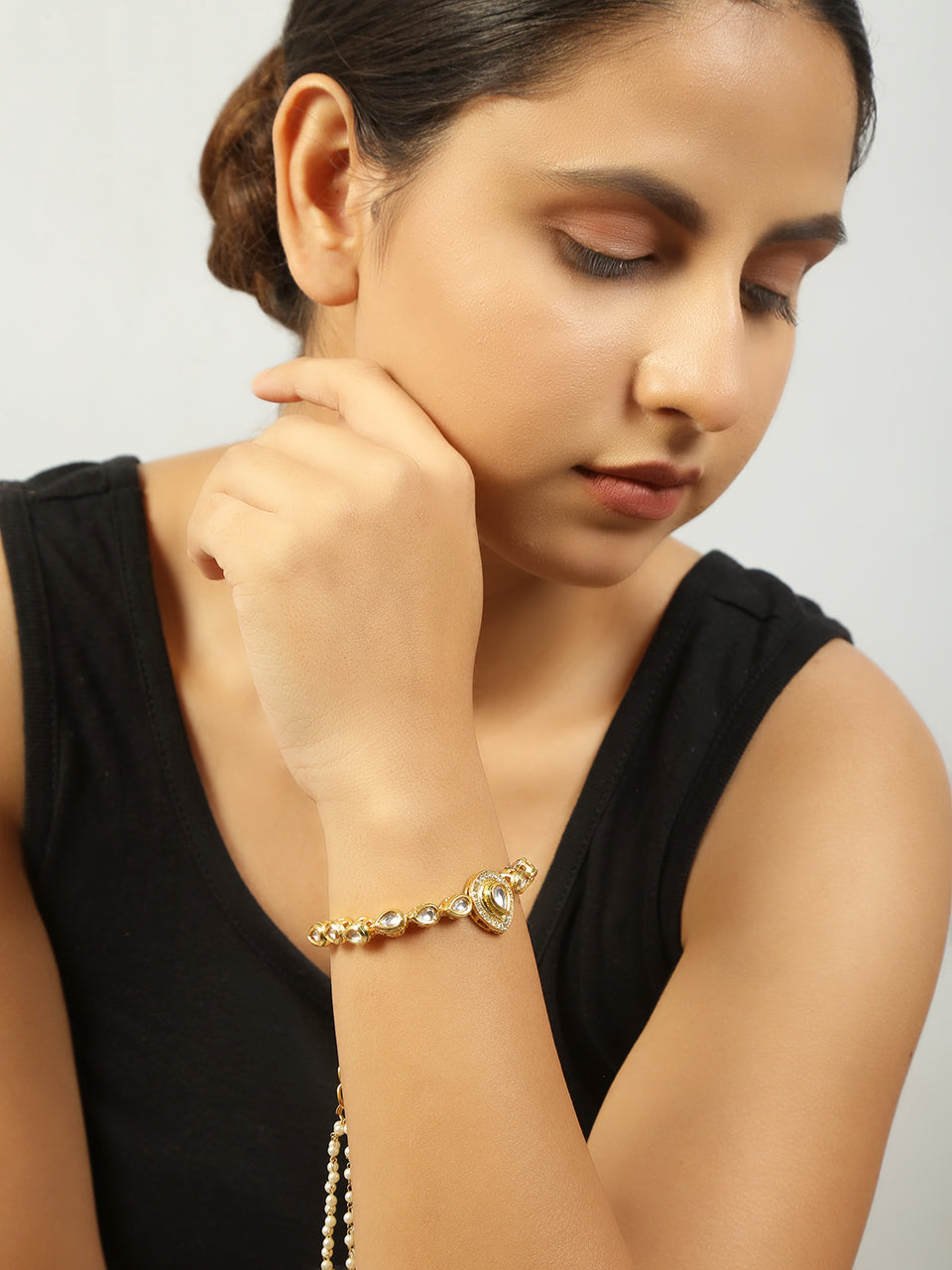 Peryl Women's Handcrafted Gold Kundan Bracelet With Pearls 