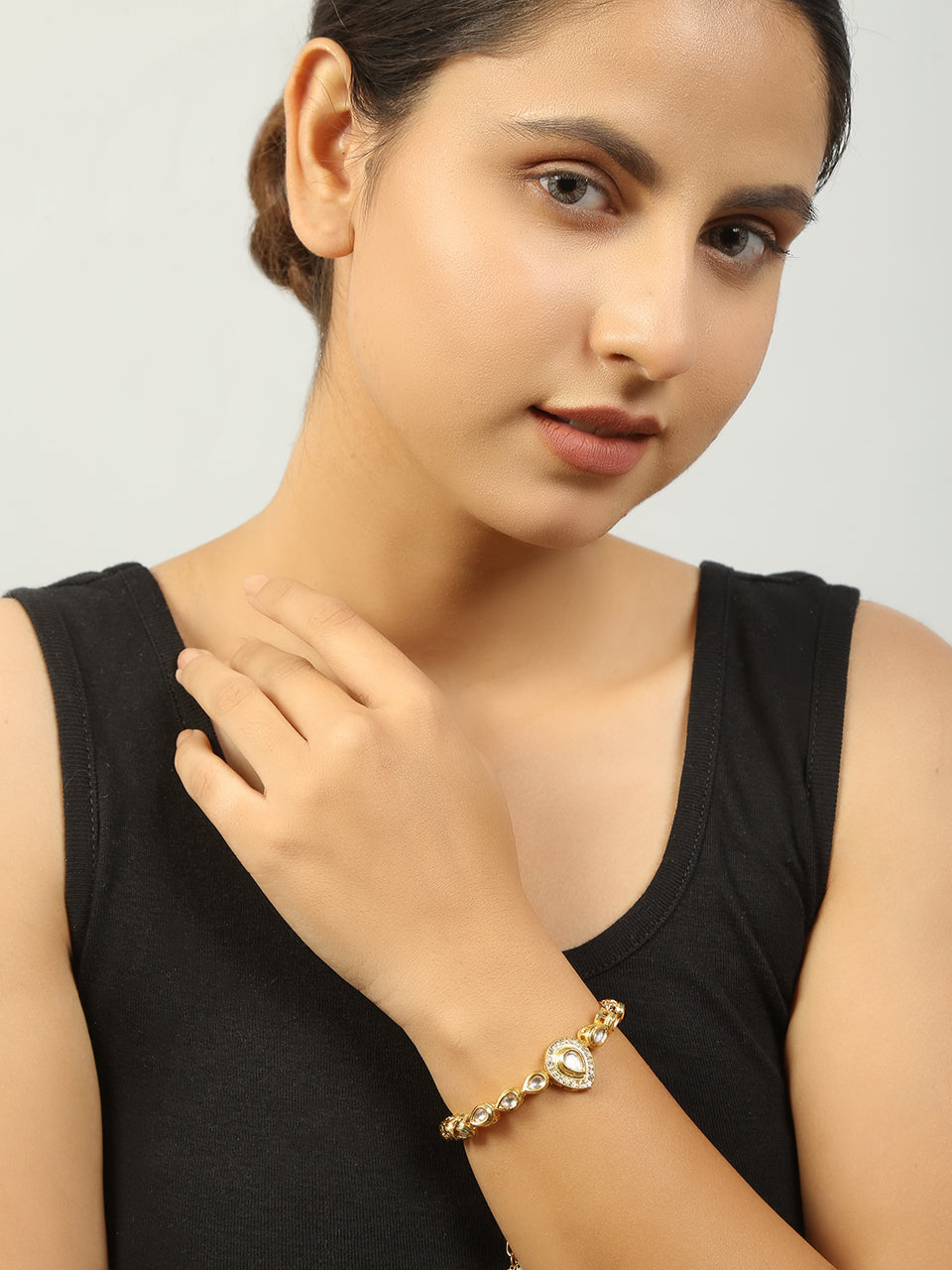 Peryl Women's Handcrafted Gold Kundan Bracelet With Pearls 