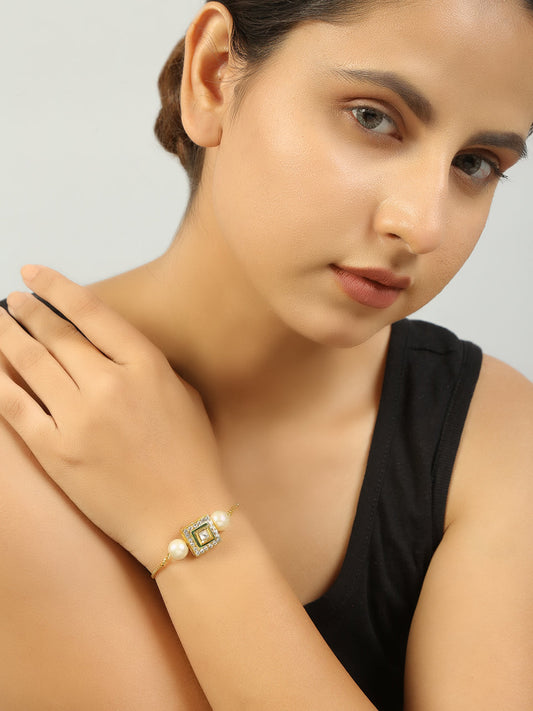 Peryl Women's Handcrafted Kundan Studded Bracelet With Pearls 
