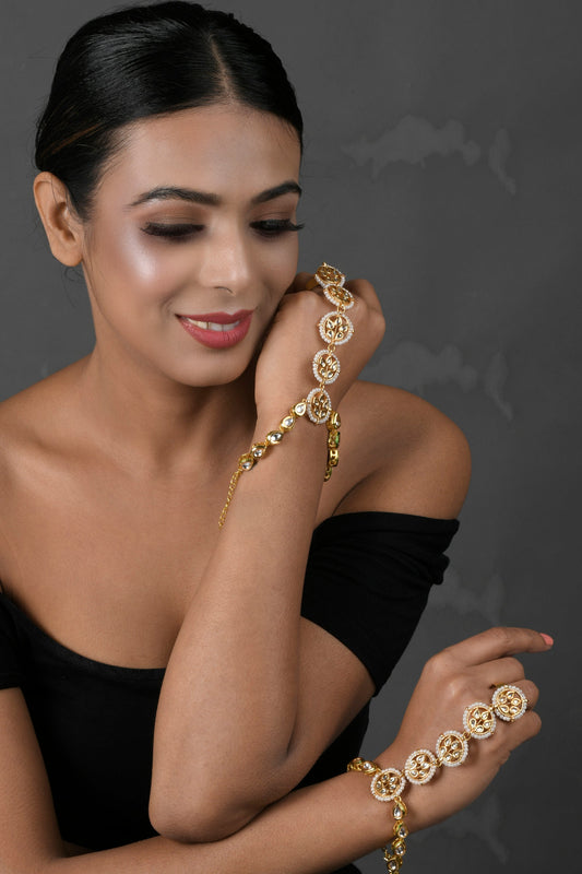 Peryl Women's Gold Tone Kundan Haathphool With Pearls 