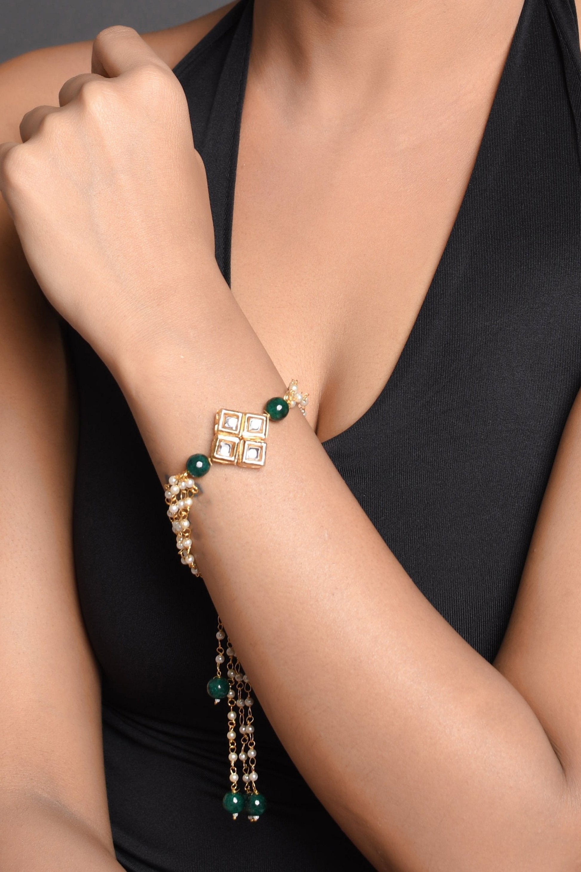 Peryl Women's Classic Gold Tone Kundan Inspired Pearl Bracelet 