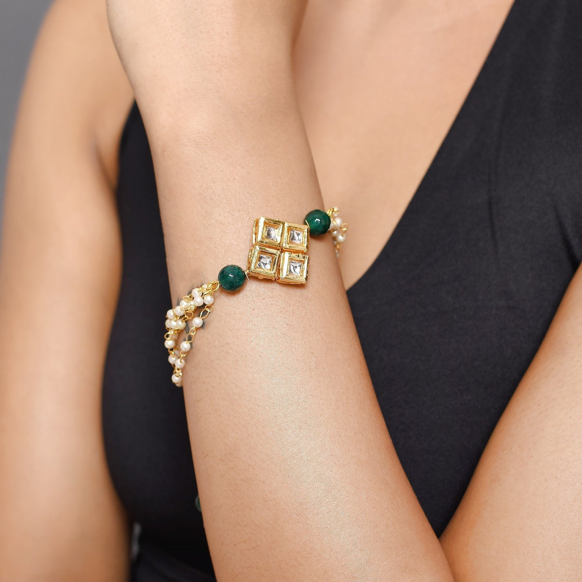 Peryl Women's Classic Gold Tone Kundan Inspired Pearl Bracelet 