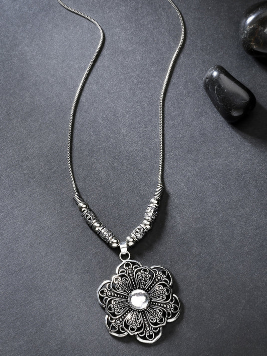 NVR Women's Silver-Toned Floral Shape Pendant with Chain 