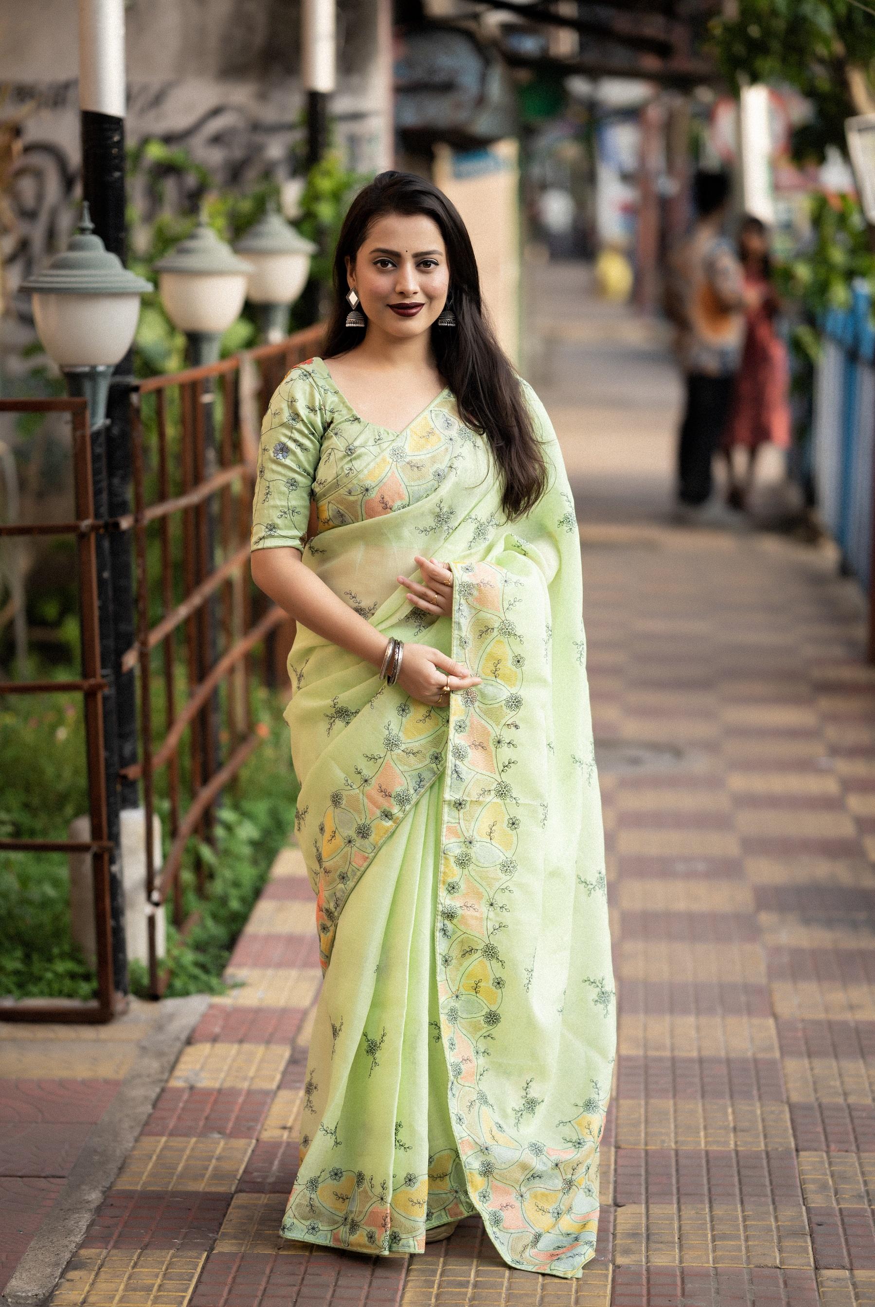 Green Pure Linen Ethnic Motifs Saree with Unstitched Blouse - A2M
