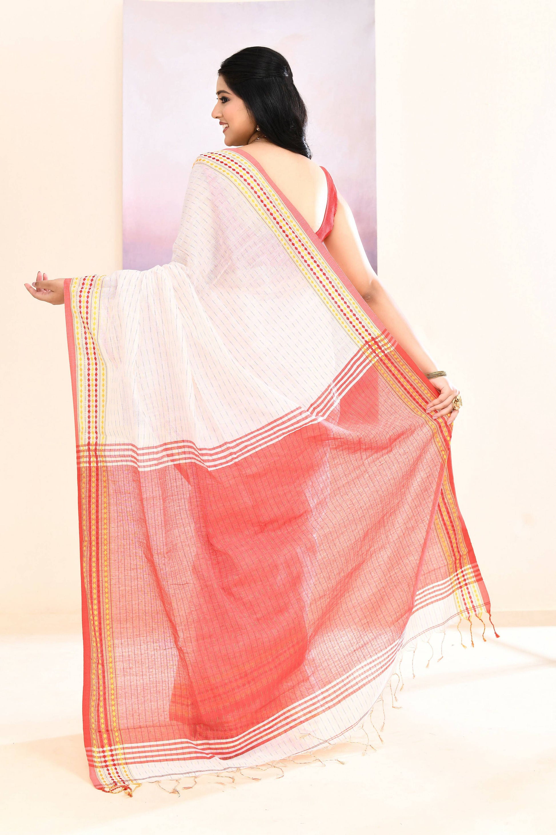 Piyari Fashion Women's White Embellished Cotton Blend Jamdani Saree