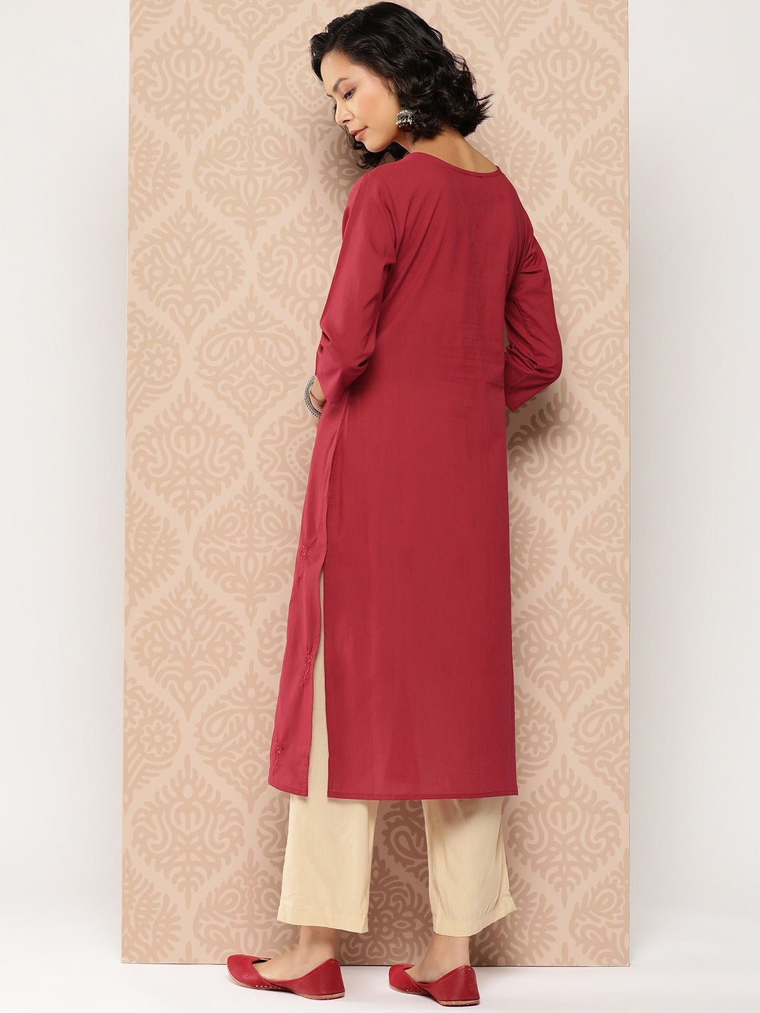 Yufta Floral Embroidered Chikankari Cotton Kurta 