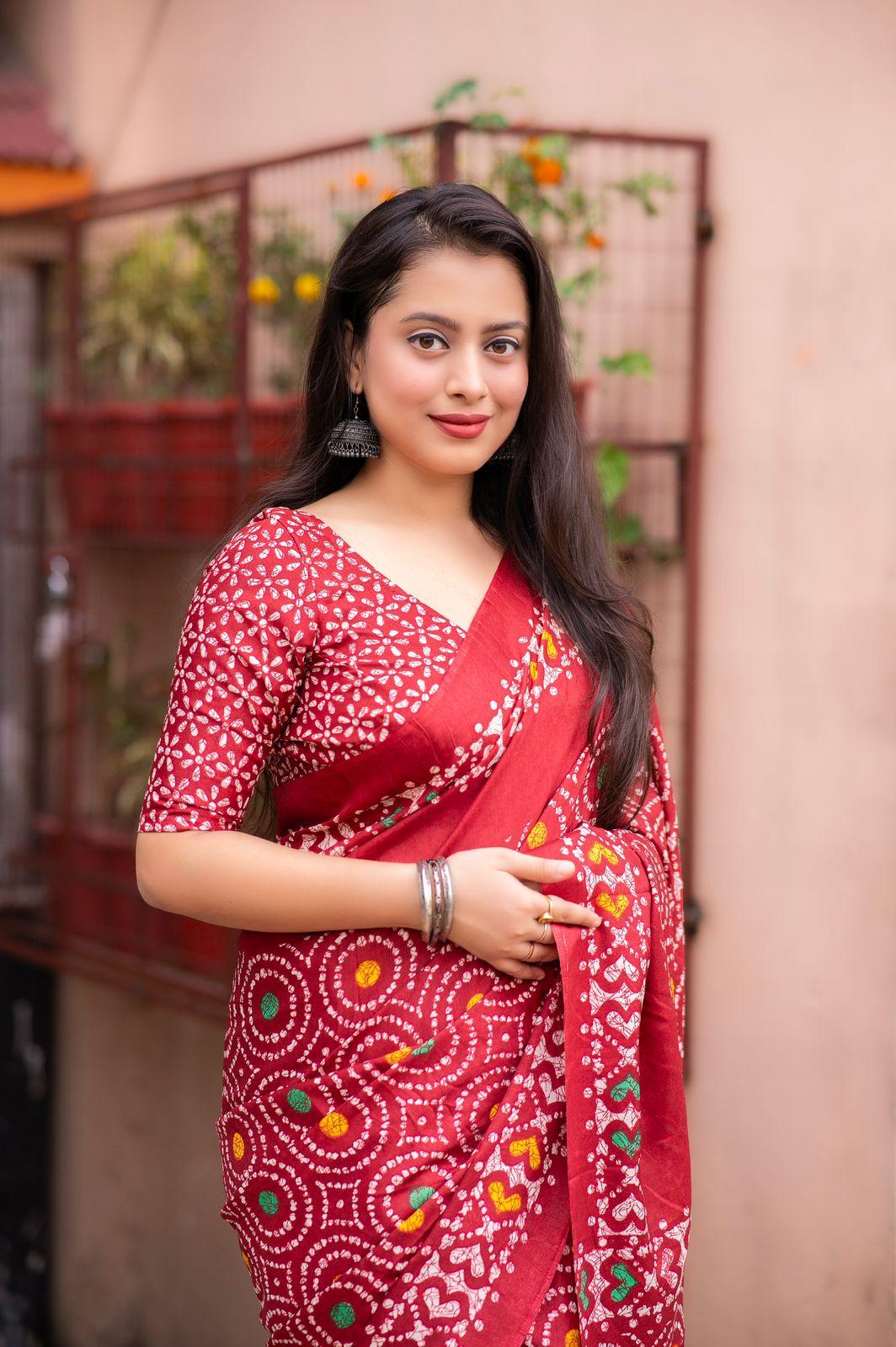 Red Silk Blend Ethnic Motifs Saree with Unstitched Blouse - A2M