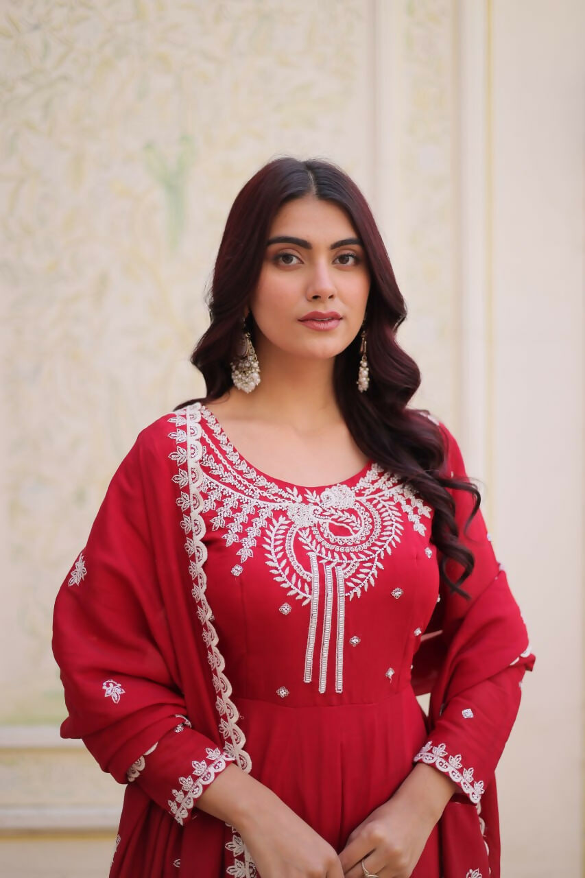 Teeya Creation Womens New Mul Chanderi With Beads Embroidery-Work Kurta Set