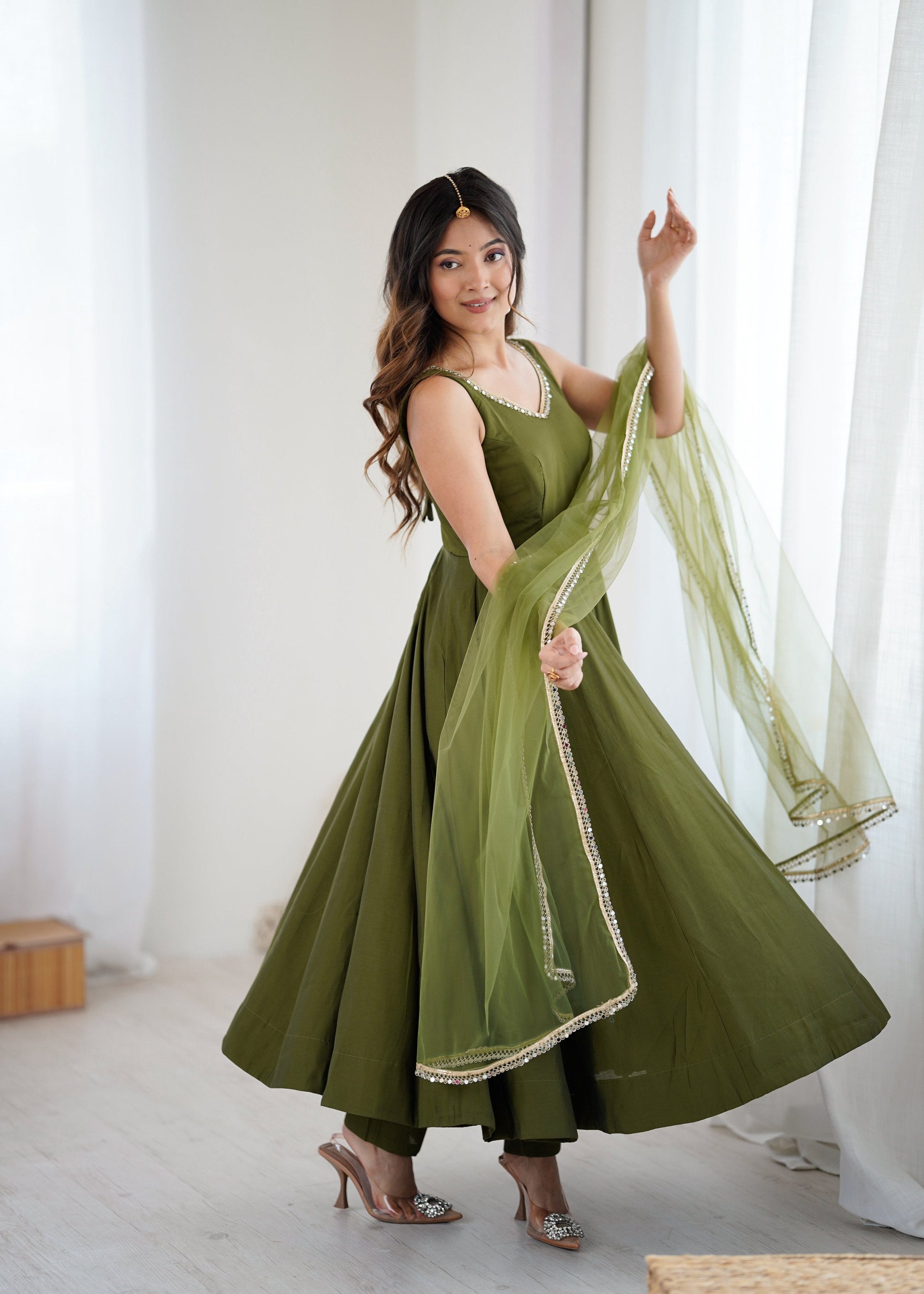 Lorenvalley Fashion Green Pure Romansilk Chanderi Fabric Yoke Fancy Lace Work Anarkali Kurta Pant With Dupatta Set 