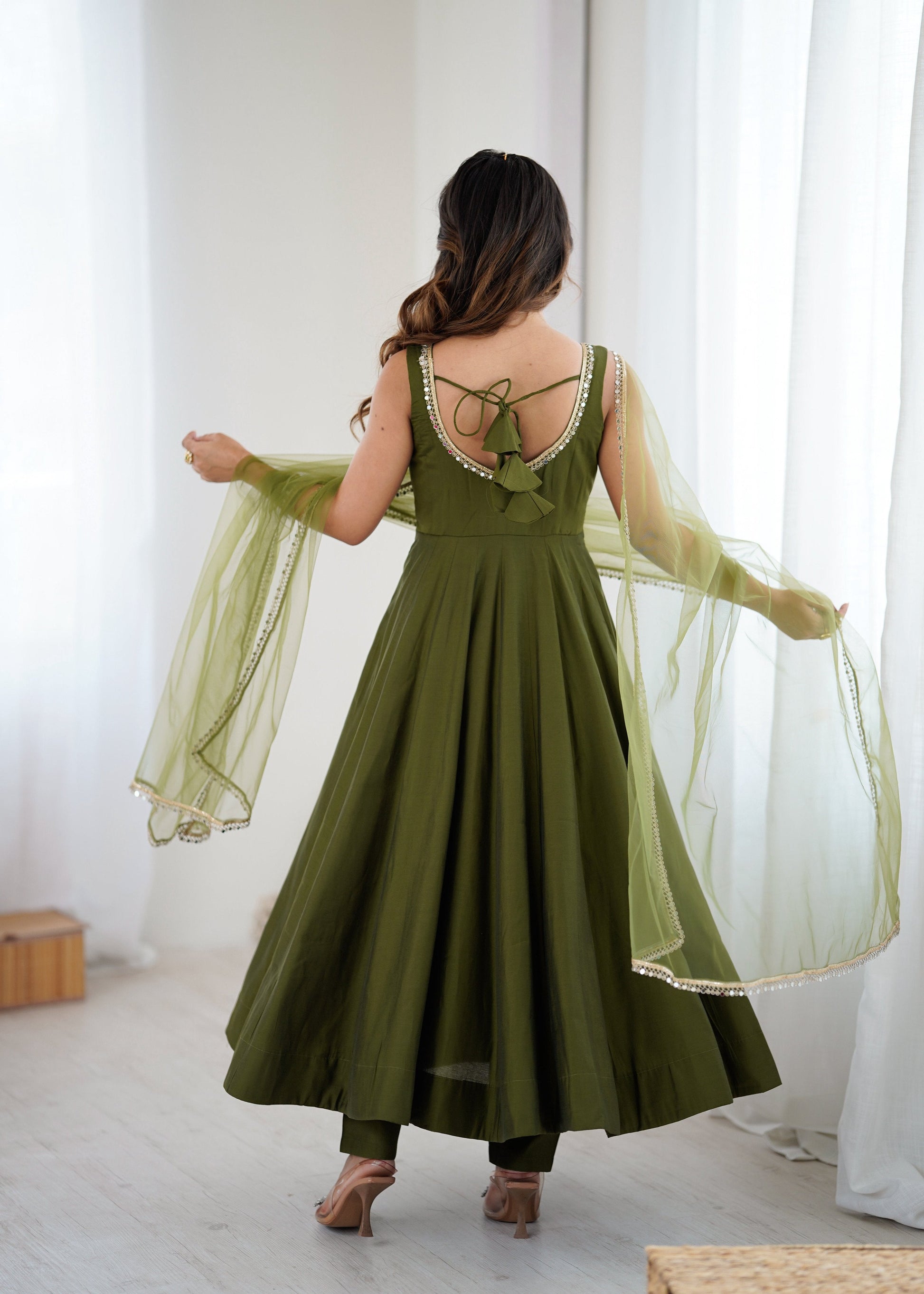 Lorenvalley Fashion Green Pure Romansilk Chanderi Fabric Yoke Fancy Lace Work Anarkali Kurta Pant With Dupatta Set 