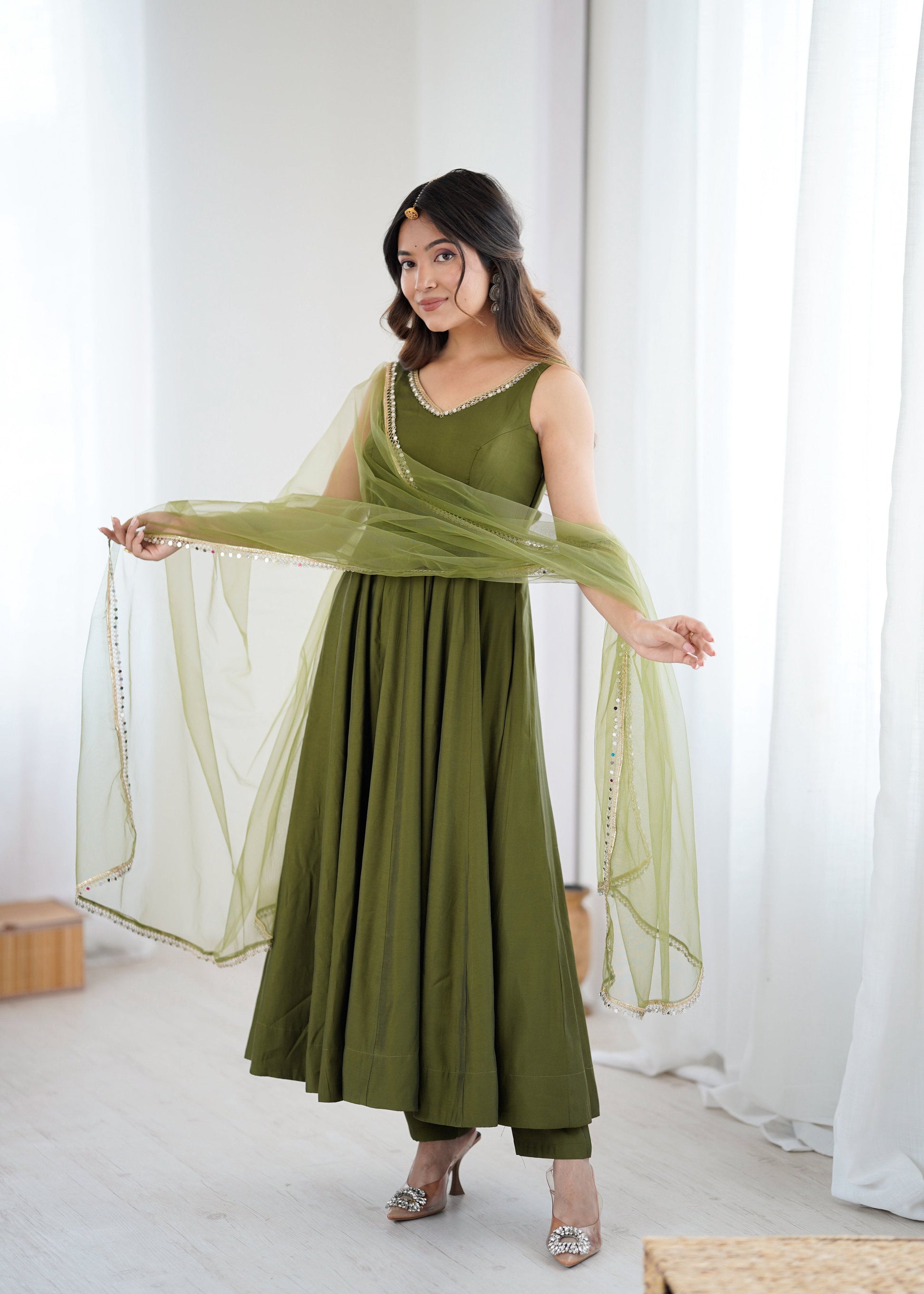 Lorenvalley Fashion Green Pure Romansilk Chanderi Fabric Yoke Fancy Lace Work Anarkali Kurta Pant With Dupatta Set 