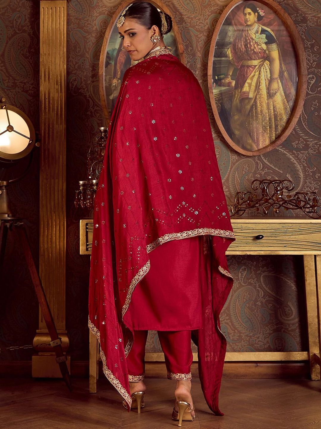 Indo Era Ethnic Floral Embroidered Zari Work Detail Regular Sleeves Round Neck Kurta Set
