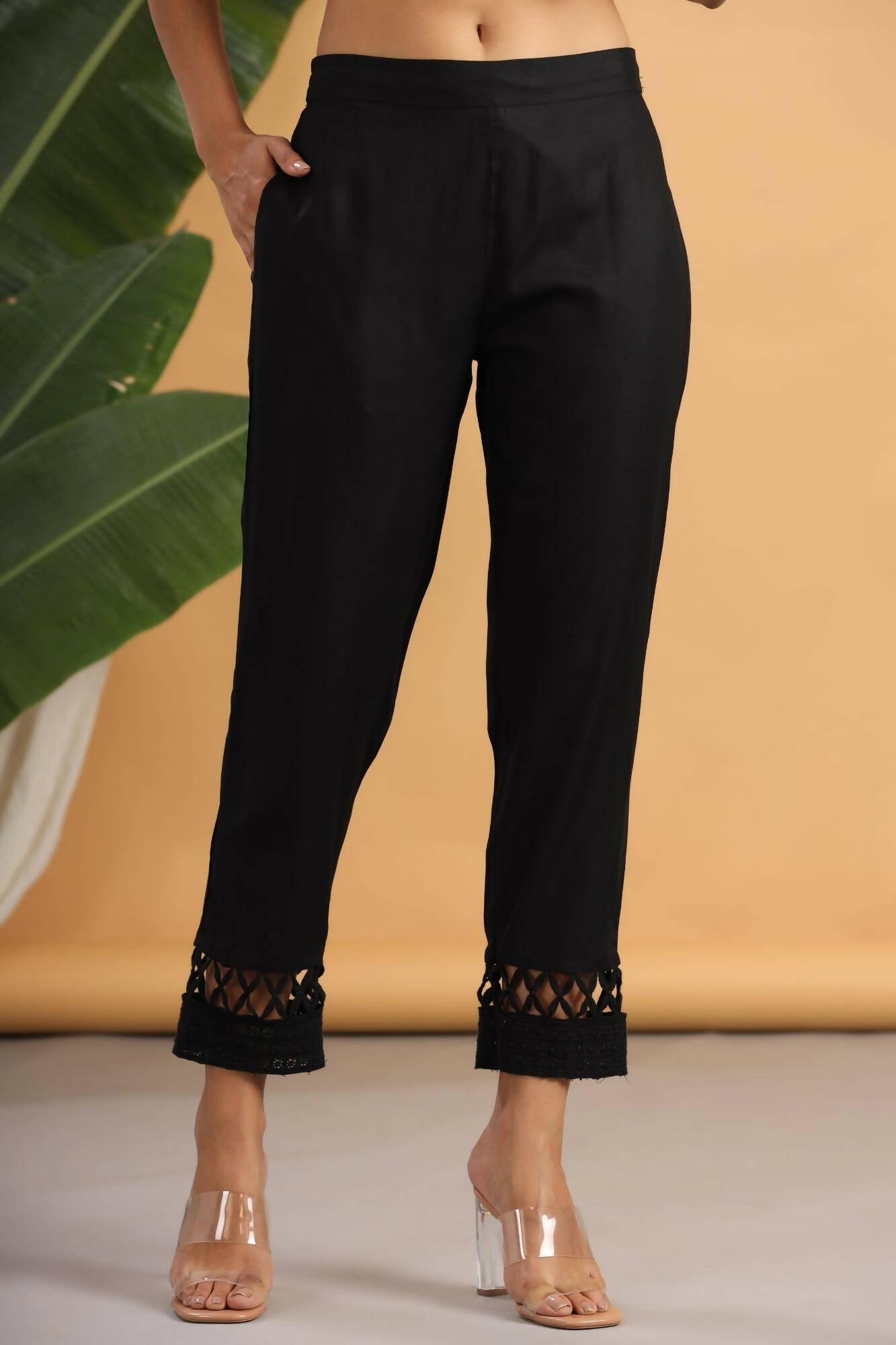 Juniper Women Black Rayon Solid Slim Fit Pant/Slim Pant 